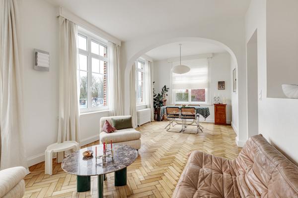 Maison élégamment rénovée avec terrasse et jardin