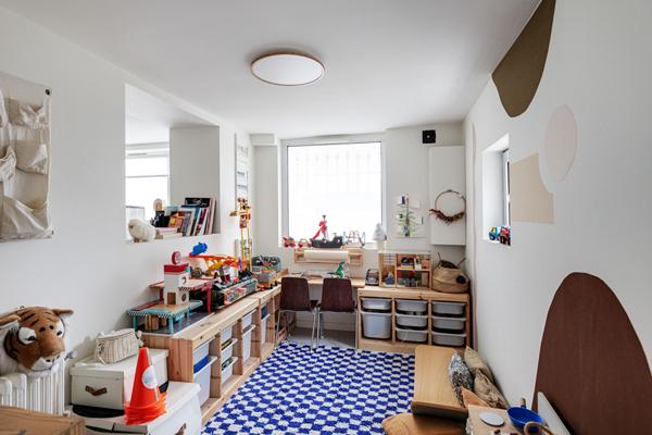 Maison élégamment rénovée avec terrasse et jardin