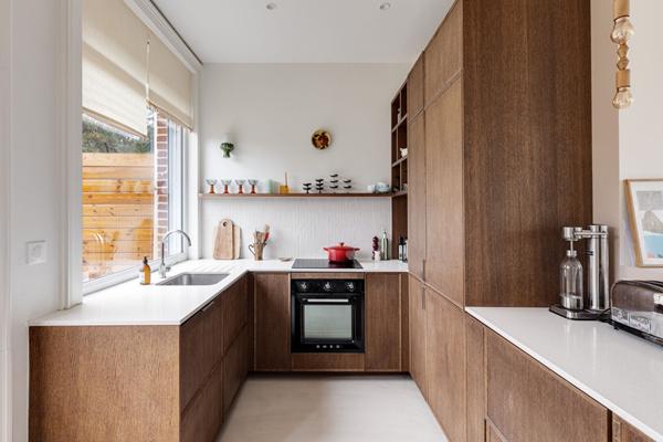 Maison élégamment rénovée avec terrasse et jardin