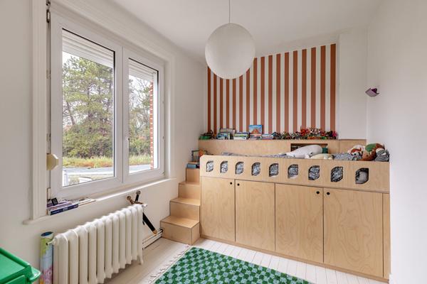 Maison élégamment rénovée avec terrasse et jardin