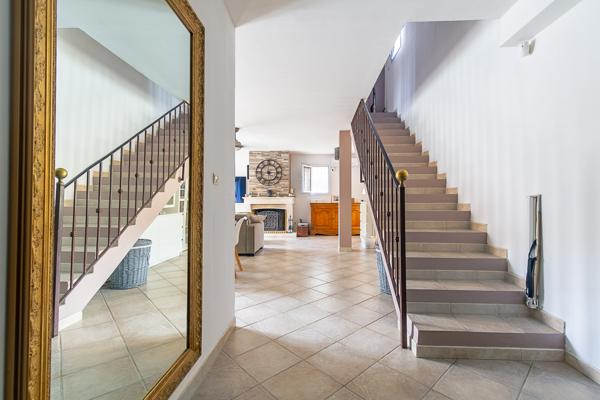 Carnoux-en-Provence (13470) VILLA - T4 - 130M2 - GARAGE - PISCINE - STATIONNEMENTS