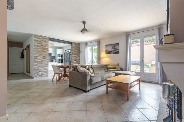 Carnoux-en-Provence (13470) VILLA - T4 - 130M2 - GARAGE - PISCINE - STATIONNEMENTS