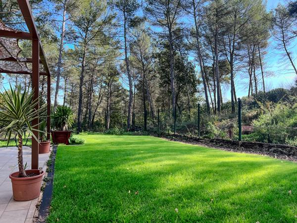 Très belle Villa Greasque 5 pièce(s) 140 m2 sur 820m² de terrain en lisière de foret