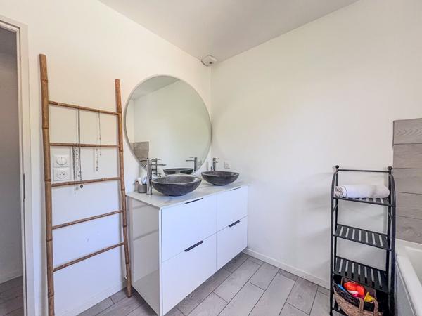 Très belle Villa Greasque 5 pièce(s) 140 m2 sur 820m² de terrain en lisière de foret