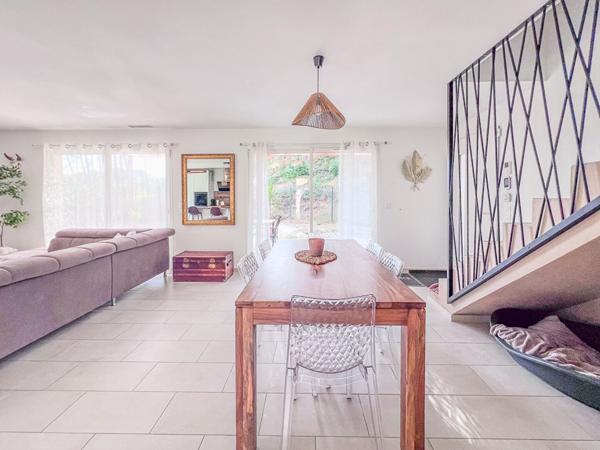 Très belle Villa Greasque 5 pièce(s) 140 m2 sur 820m² de terrain en lisière de foret