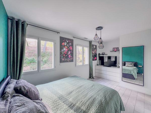 Très belle Villa Greasque 5 pièce(s) 140 m2 sur 820m² de terrain en lisière de foret