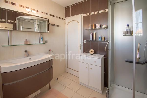 VAUX-SUR-MER – MAISON 160 M² AVEC PISCINE, À PROXIMITÉ DE PONTAILLAC