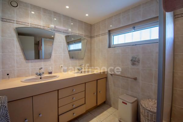 VAUX-SUR-MER – MAISON 160 M² AVEC PISCINE, À PROXIMITÉ DE PONTAILLAC