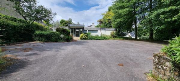 Local commercial à vendre à Auray dans le Morbihan (56400), ref : 56013-843