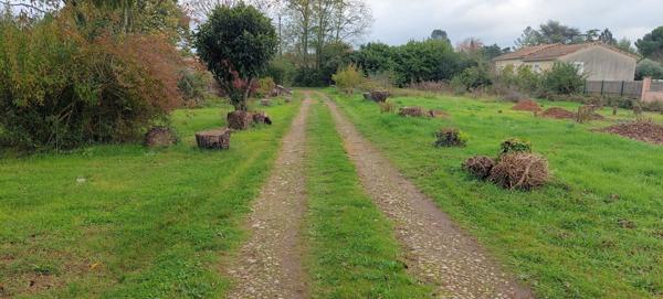 A VENDRE BEAU TERRAIN A BATIR  PAMIERS 587 m2