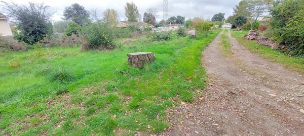 A VENDRE BEAU TERRAIN A BATIR  PAMIERS 587 m2