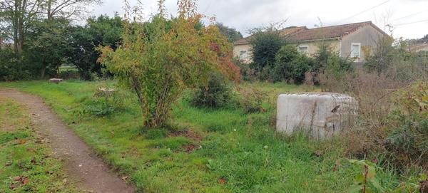 A VENDRE BEAU TERRAIN A BATIR  PAMIERS 587 m2