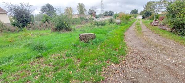 A VENDRE BEAU TERRAIN A BATIR  PAMIERS 587 m2