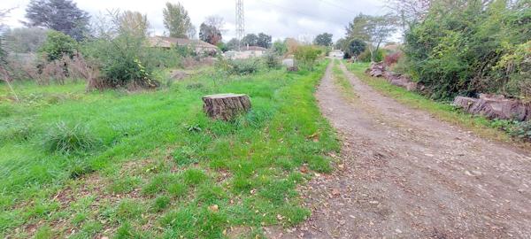 A VENDRE BEAU TERRAIN A BATIR  PAMIERS 587 m2