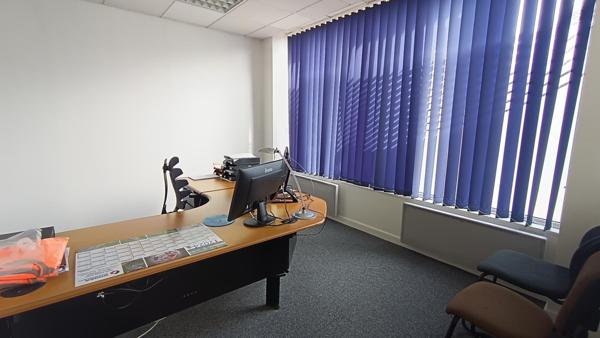 Local commercial de 150m² avec vitrine