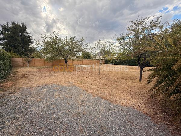 Vente
                Terrain801 m² - AMBOISE (37400)