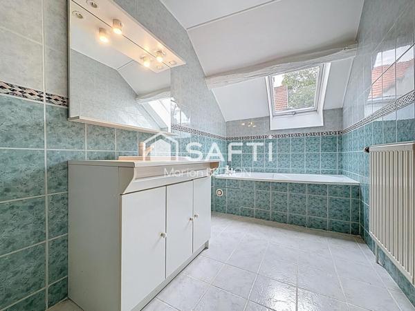 A VENDRE -MONTBRE-  MAISON LONGERE - 8 PIECES - CONFORT DE PLAIN PIED - JARDIN