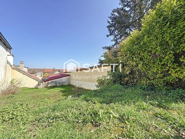 A VENDRE -MONTBRE-  MAISON LONGERE - 8 PIECES - CONFORT DE PLAIN PIED - JARDIN