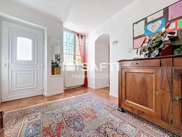 A VENDRE -MONTBRE-  MAISON LONGERE - 8 PIECES - CONFORT DE PLAIN PIED - JARDIN