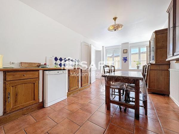 A VENDRE -MONTBRE-  MAISON LONGERE - 8 PIECES - CONFORT DE PLAIN PIED - JARDIN