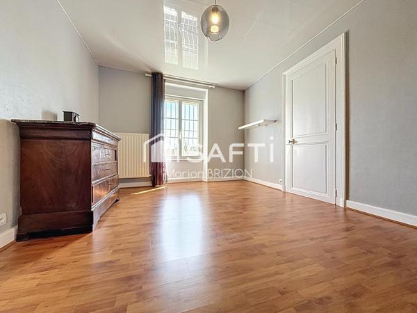 A VENDRE -MONTBRE-  MAISON LONGERE - 8 PIECES - CONFORT DE PLAIN PIED - JARDIN