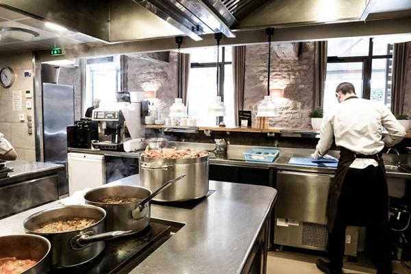 21200 Secteur BEAUNE - Murs commerciaux (ancien restaurant tout équipé) 160 M²