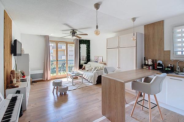 A VENDRE EN EXCLUSIVITÉ ! Studio meublé à Draguignan avec PARKING et TERRASSE