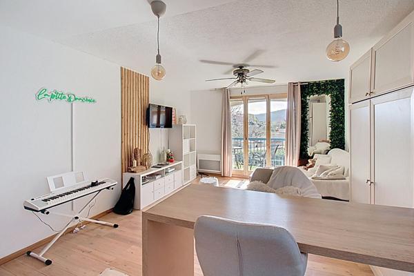 A VENDRE EN EXCLUSIVITÉ ! Studio meublé à Draguignan avec PARKING et TERRASSE