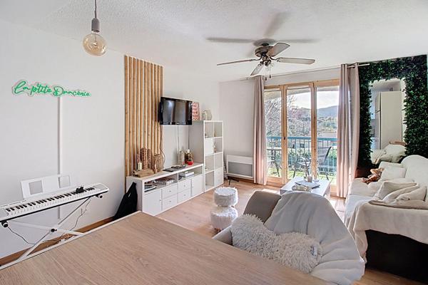 A VENDRE EN EXCLUSIVITÉ ! Studio meublé à Draguignan avec PARKING et TERRASSE