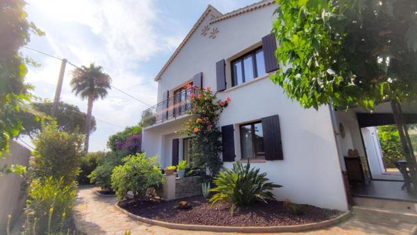 Grande Maison avec 2 appartements et garage La Londe Les Maures 184 m2/580m²