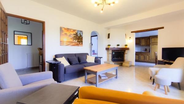 Grande Maison avec 2 appartements et garage La Londe Les Maures 184 m2/580m²