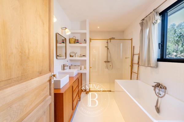 Sainte-Lucie-de-Porto-Vecchio, Villa 4 Chambres -  200 m² à vendre