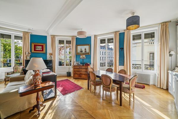 Lyon 1er Entre Hotel de Ville et Cordeliers .Appartement familial avec 4 chambres