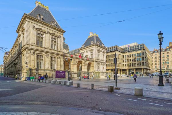 Lyon 1er Entre Hotel de Ville et Cordeliers .Appartement familial avec 4 chambres