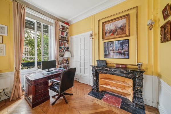 Lyon 1er Entre Hotel de Ville et Cordeliers .Appartement familial avec 4 chambres