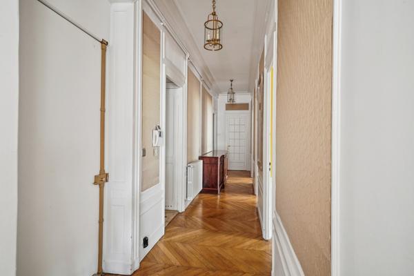 Lyon 1er Entre Hotel de Ville et Cordeliers .Appartement familial avec 4 chambres