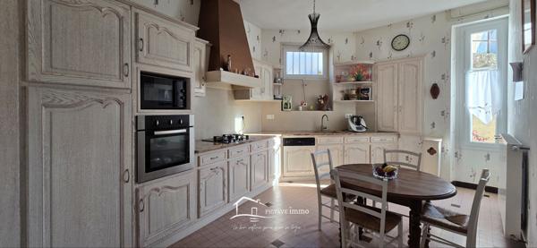 Maison de caractère 19ème siècle - 234m2 - terrain 1320m2 Lusignan (86600)