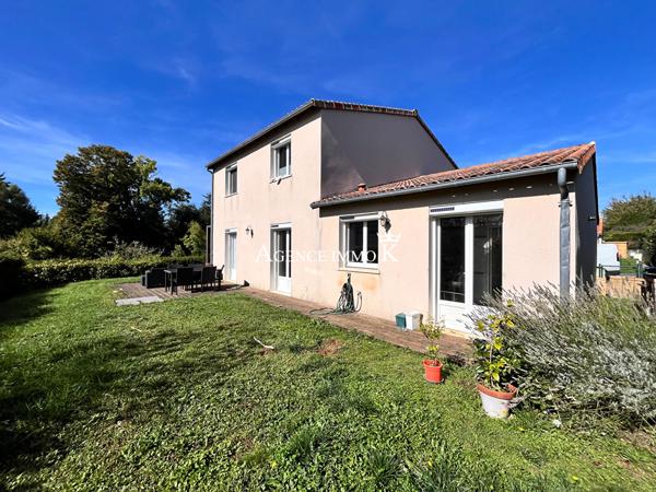 Buxerolles - Confortable maison de type 7 , Buxerolles