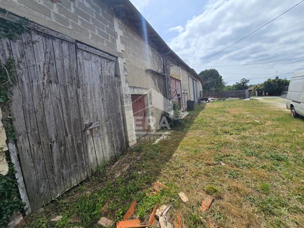 Maison à restaurer avec grandes dépendances