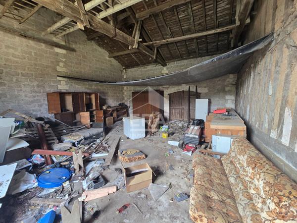 Maison à restaurer avec grandes dépendances