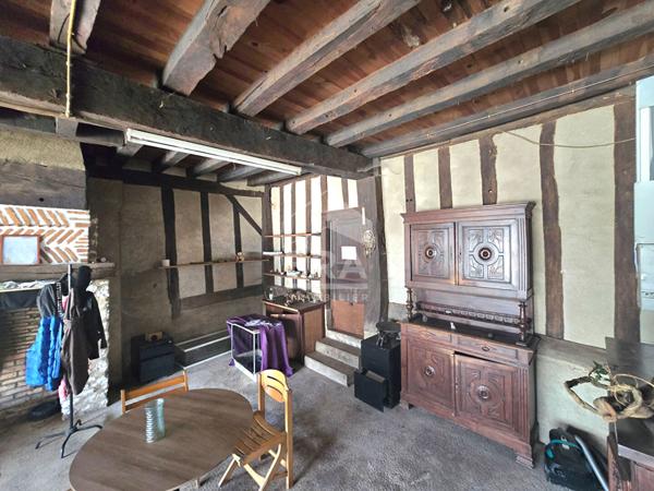 Maison à restaurer avec grandes dépendances