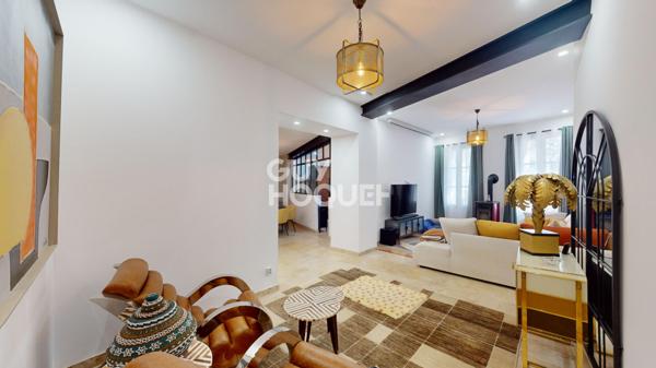 Carpentras, appartement comme une maison de ville (245 m² Carrez) entièrement rénové avec extérieurs