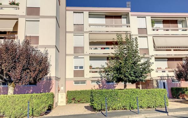 Appartement à louer    1 pièce • 33 m2 Terrasson-Lavilledieu