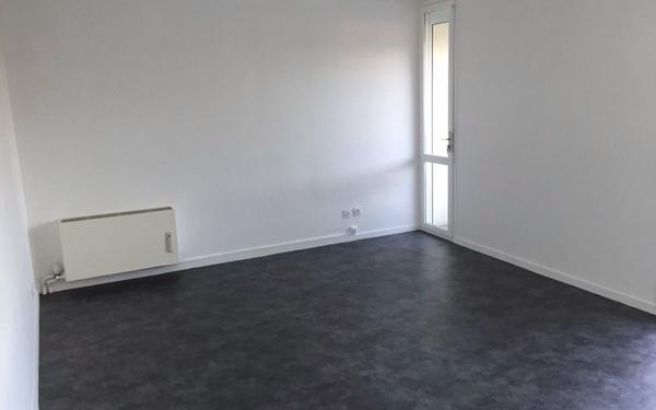 Appartement à louer    1 pièce • 33 m2 Terrasson-Lavilledieu