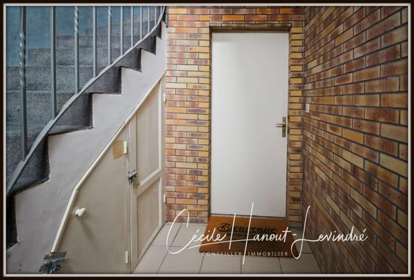 LE VIVIER SUR MER - Centre. Immeuble de rapport 3 appartements de 39 m² / 32 m² / 42 M². Terrain 173 m²