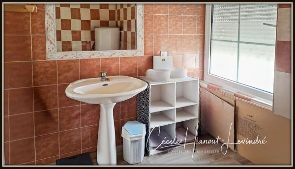 LE VIVIER SUR MER - Centre. Immeuble de rapport 3 appartements de 39 m² / 32 m² / 42 M². Terrain 173 m²