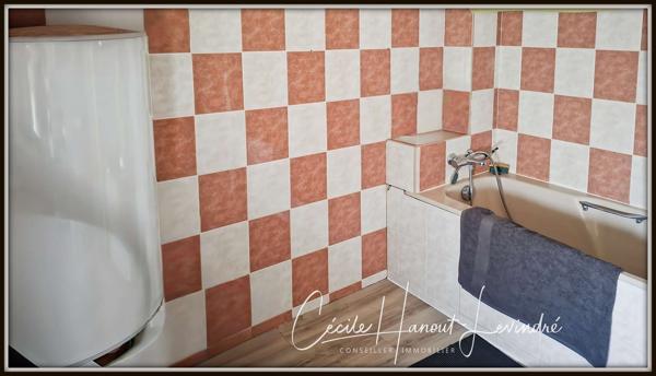 LE VIVIER SUR MER - Centre. Immeuble de rapport 3 appartements de 39 m² / 32 m² / 42 M². Terrain 173 m²