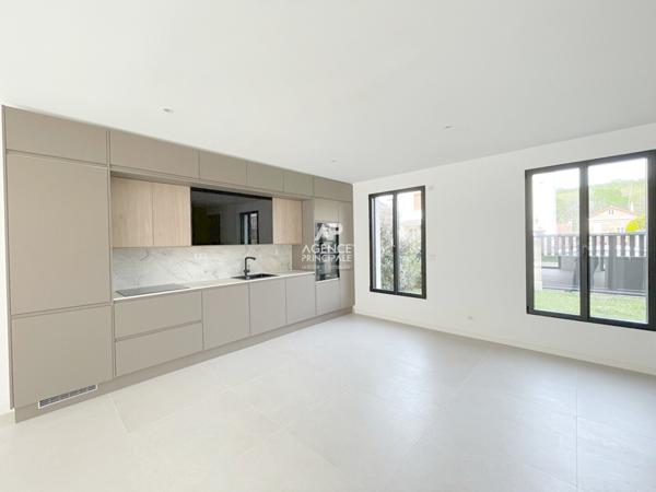 VELIZY VILLACOUBLAY - Etang d'Ursine - Maison neuve au calme avec 5 chambres. €1 090 000 ** - Référence 705-C