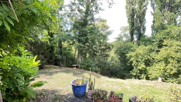 Environnement exceptionnel, maison en pierre sur 5000m de terrain plus studio