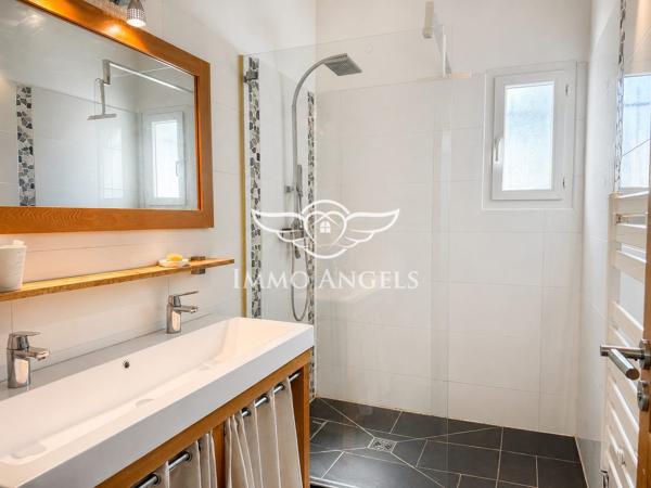 JACOU — MAISON FAMILIALE CONTEMPORAINE 240 m², PISCINE ET TERRASSES NEUVES, DPE B, TERRAIN 1 080 m² SANS VIS-À-VIS